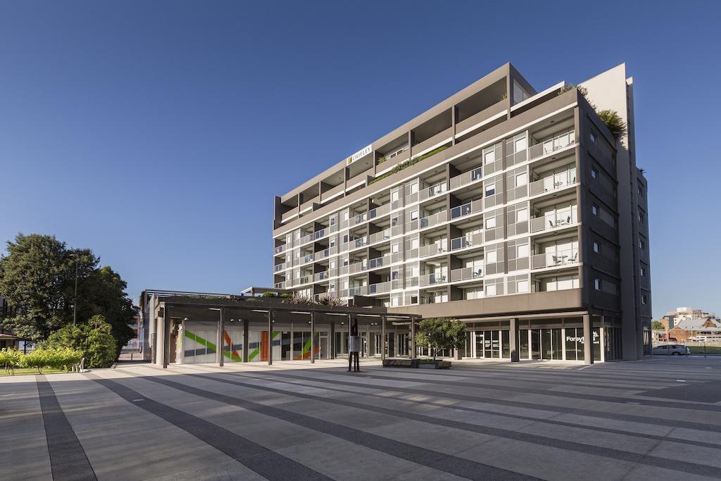 Honeysuckle Executive Apartments Newcastle Exterior photo