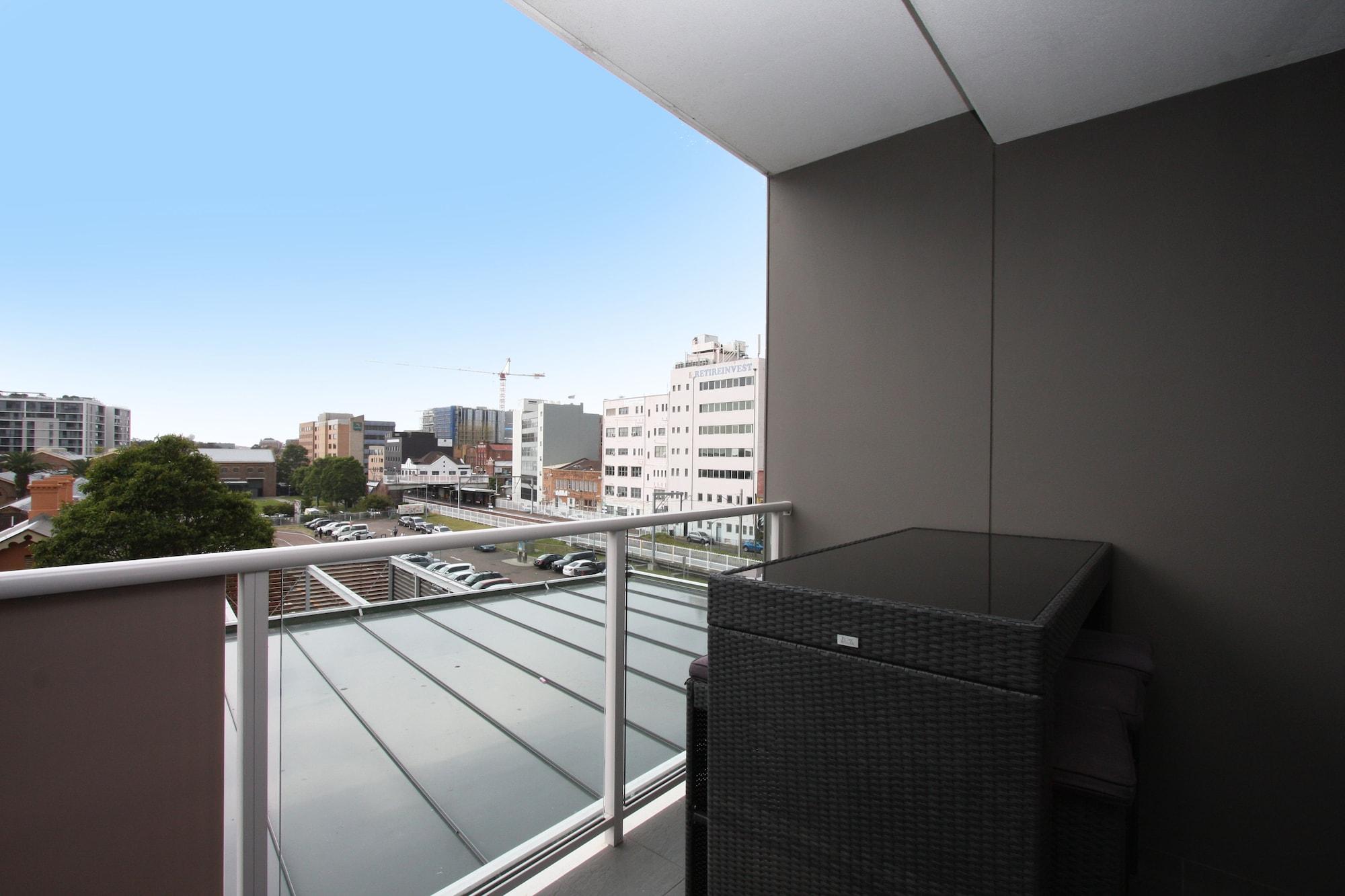 Honeysuckle Executive Apartments Newcastle Exterior photo
